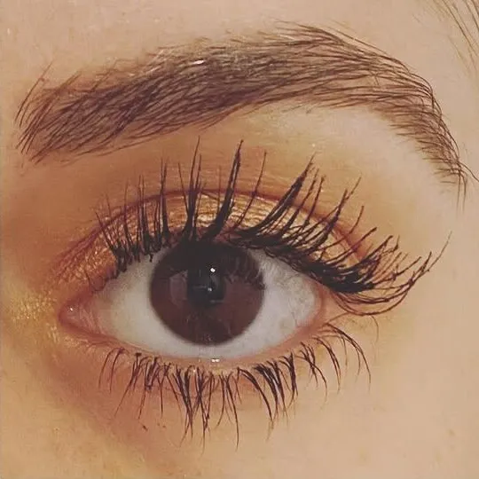 Mise en beauté du regard à l'institut Athéna